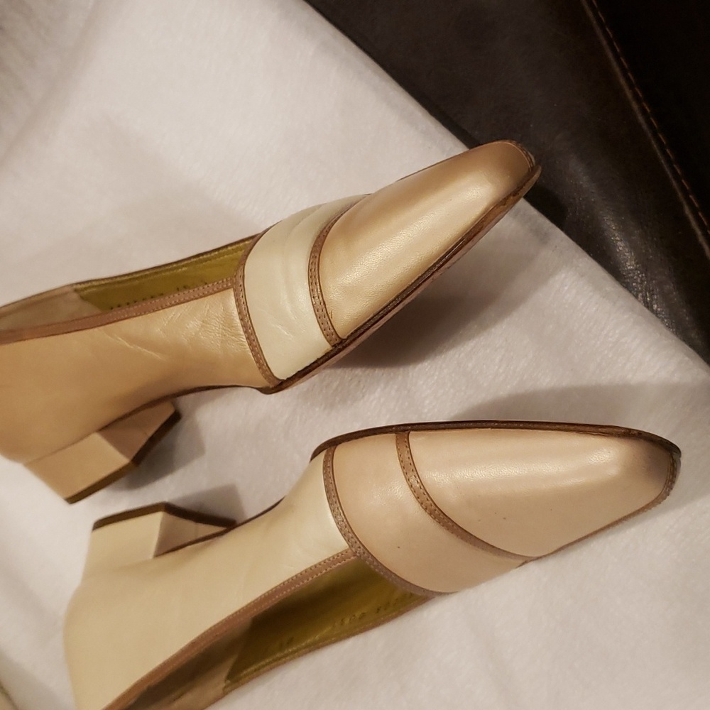 Bruno magli lady shoes,two tone cream platinum finish pump size 8.5 - Picture 2 of 7